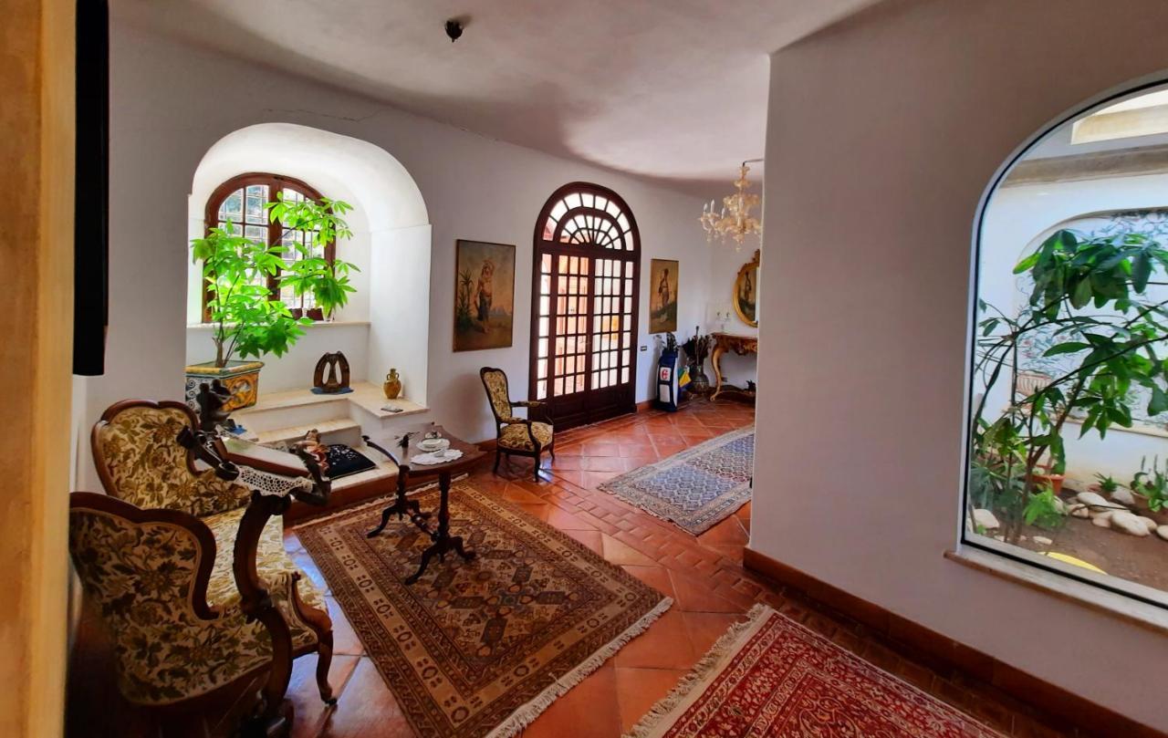 Villa Del Commendatore Sirugo 阿沃拉 外观 照片