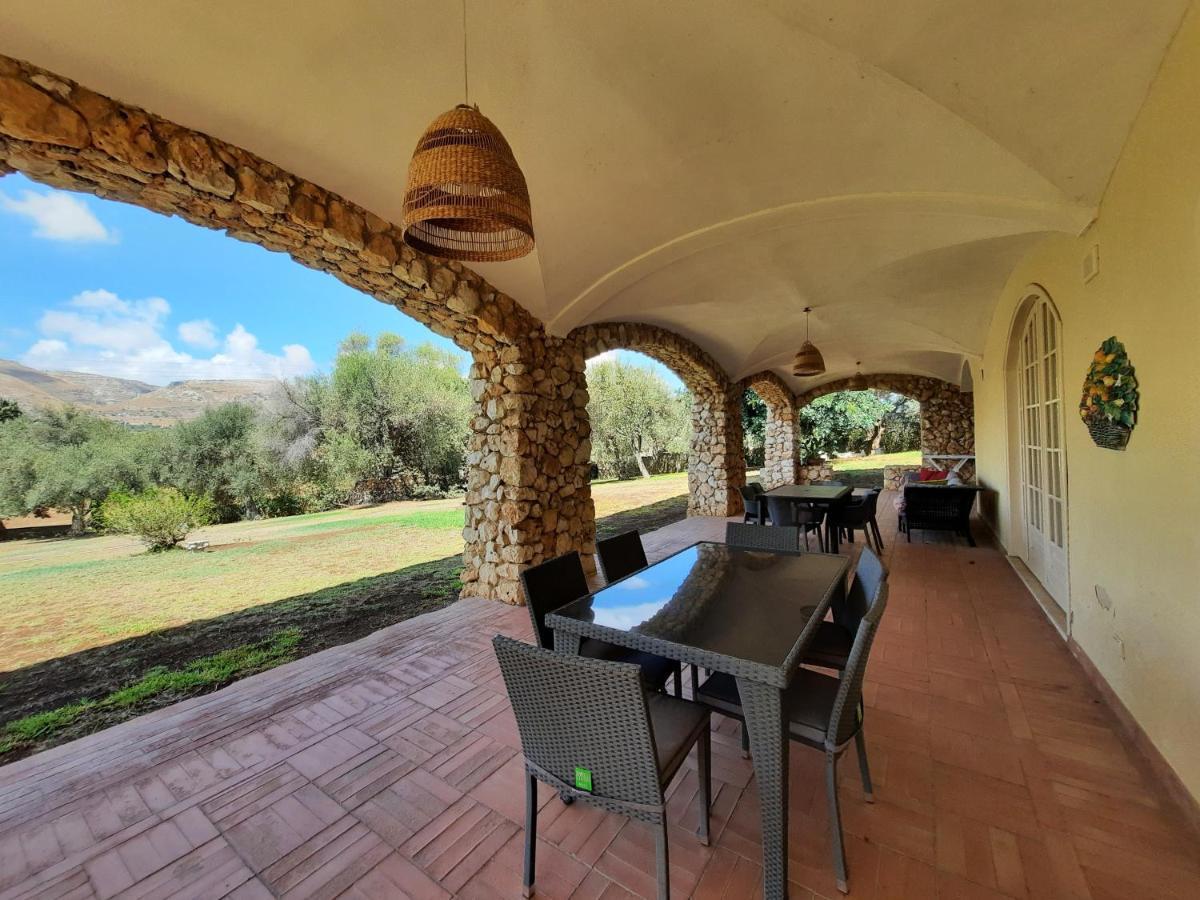 Villa Del Commendatore Sirugo 阿沃拉 外观 照片
