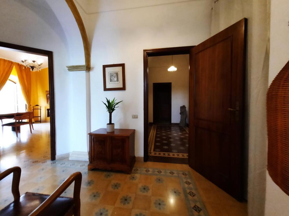 Villa Del Commendatore Sirugo 阿沃拉 外观 照片